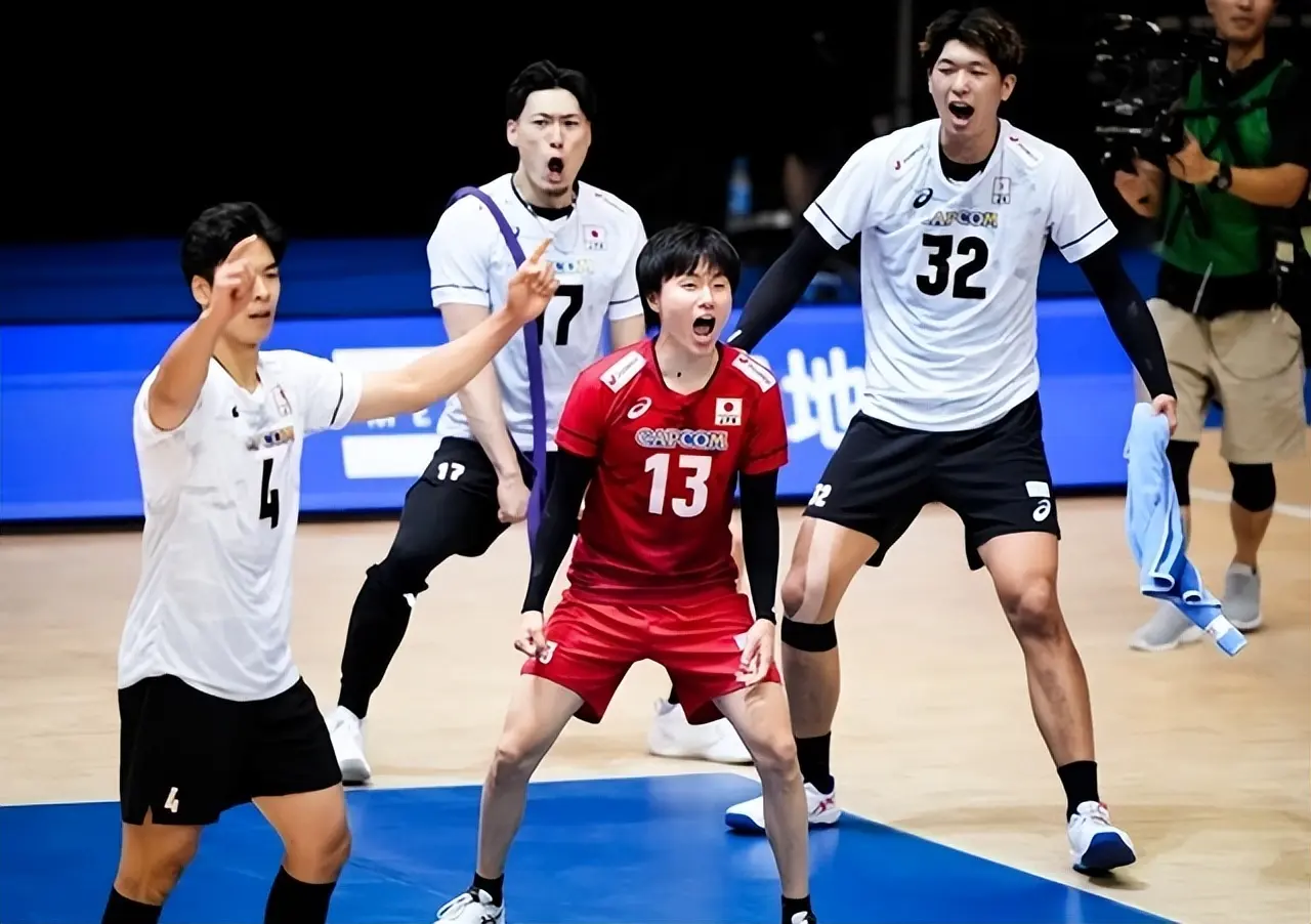 3-2！亚洲劲旅绝地翻盘，关键一胜价值千金，男排总决赛席位稳了