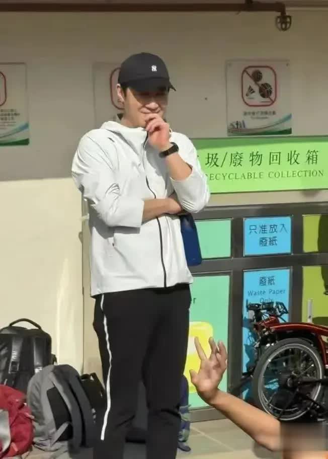 58岁黎明运动会秒变女儿奴