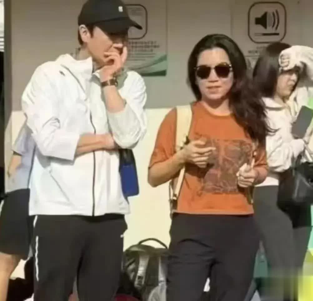 58岁黎明运动会秒变女儿奴