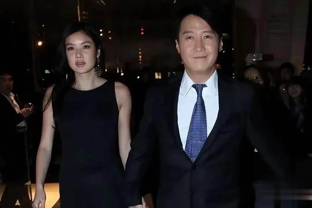 58岁黎明运动会秒变女儿奴