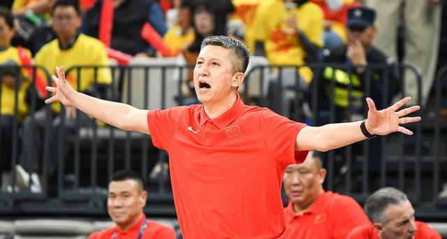 中国男篮2分惜败！郭士强遭遇大逆转，廖三宁被罚下，徐昕出场