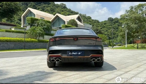 11万拿下《小兰博》UNI-V用四出排气+电动尾翼，圆你超跑梦心动吗