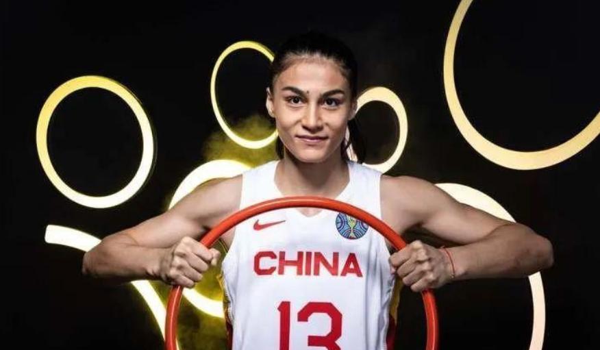 女篮又冒出一名扣将！1米95国手单手劈扣：该让她进国家队了？