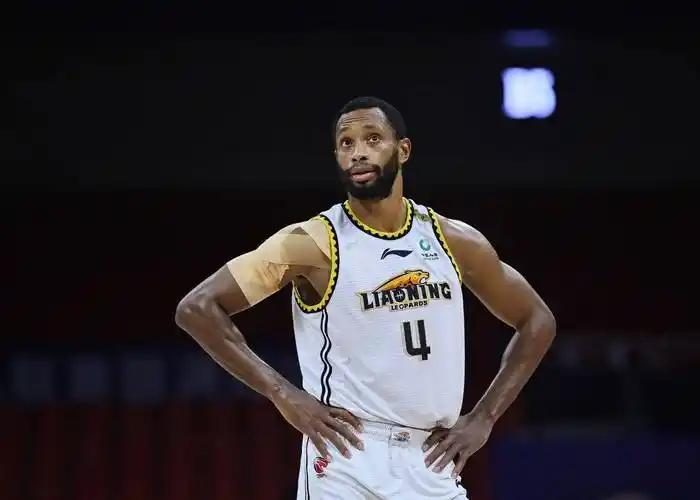 三队考察昔日NBA球星，辽晋鲁三队抢人大战，杨鸣苦寻弗格替身