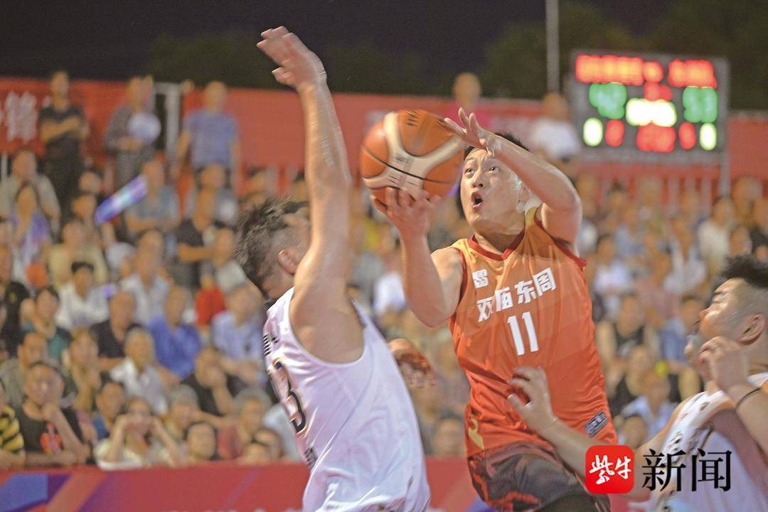 小镇夜宴 精彩“篮”不住