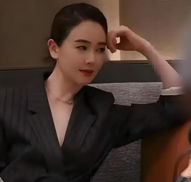 体操冠军伤退赛场，左小青却凭演技翻盘，片约接到手软？