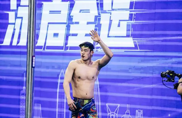 美媒称潘展乐本应是多金巨星，不解中国游泳队为何只让他游100米