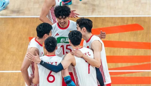 中国男排不敌伊朗 遭遇七连败 主帅：我没有看到队员自信的去处理球