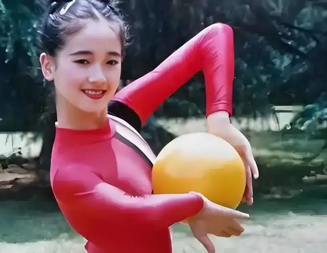 体操冠军伤退赛场，左小青却凭演技翻盘，片约接到手软？