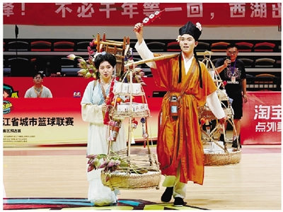 荷花“吐”清香 活鱼“游”进场