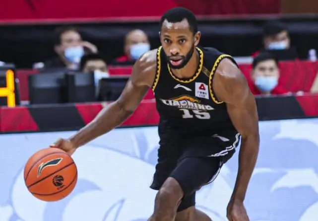 CBA三队考察昔日NBA球星，辽晋鲁三队抢人大战，杨鸣苦寻弗格替身