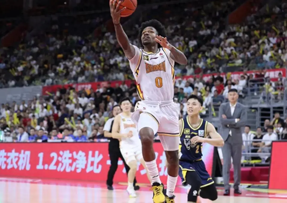 CBA三队考察昔日NBA球星，辽晋鲁三队抢人大战，杨鸣苦寻弗格替身