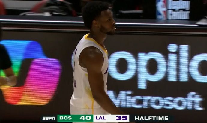 NBA夏联战报：布朗尼再爆发 上半场0分下半场18分创新高 狂送8失误成瑕疵