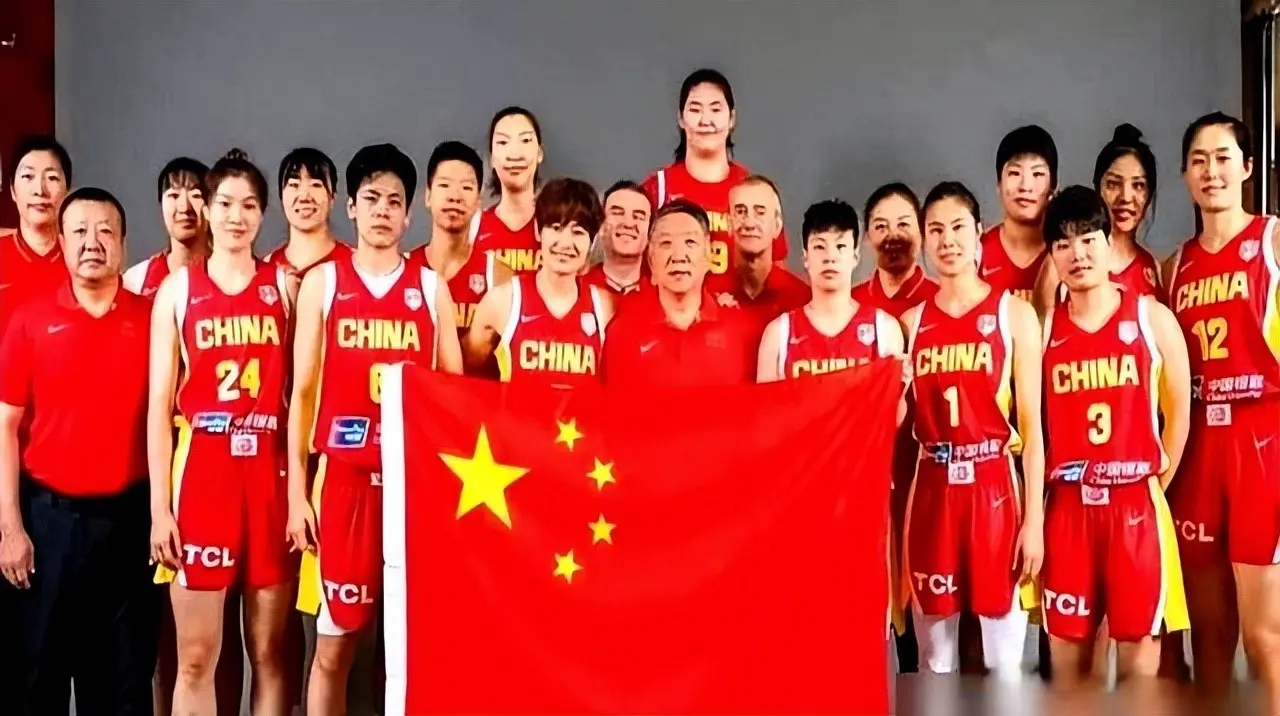 中国女篮半决赛对手出炉 再见李梦！宫鲁鸣盛赞两人，做重大决定
