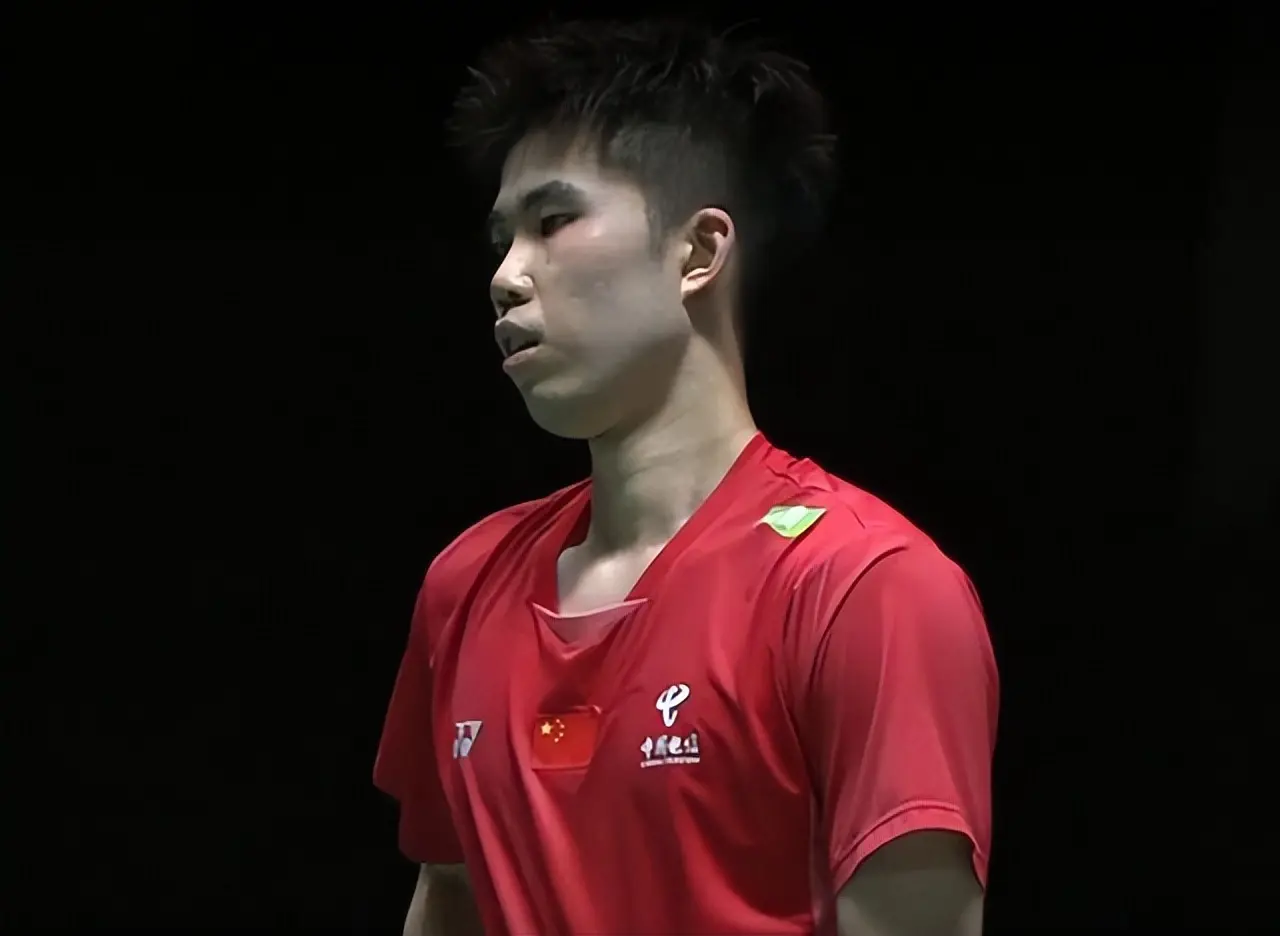 2-0！石宇奇挺进四强，守住国羽男单夺冠希望，陈雨菲完败安洗莹