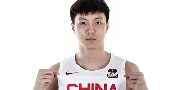 男篮亚洲杯争冠，杨翰森周琦曾凡博三超巨回归打造最强战队才有戏