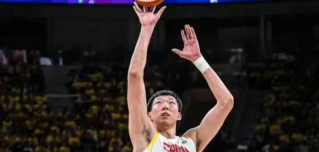 男篮亚洲杯争冠，杨翰森周琦曾凡博三超巨回归打造最强战队才有戏