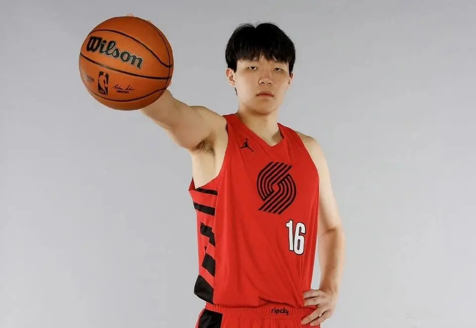 杨瀚森：休赛期“增重”去适应NBA的风格和节奏 在CBA是传统中锋