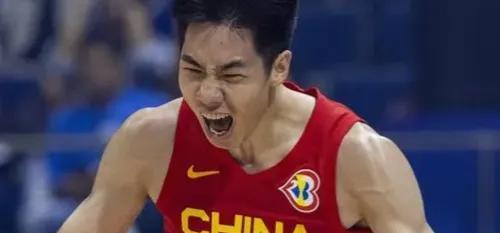 男篮亚洲杯争冠，杨翰森周琦曾凡博三超巨回归打造最强战队才有戏
