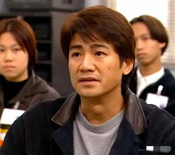 香港男星现身活动，赌王四太捧场，曾赌输200万靠冷门生意翻身