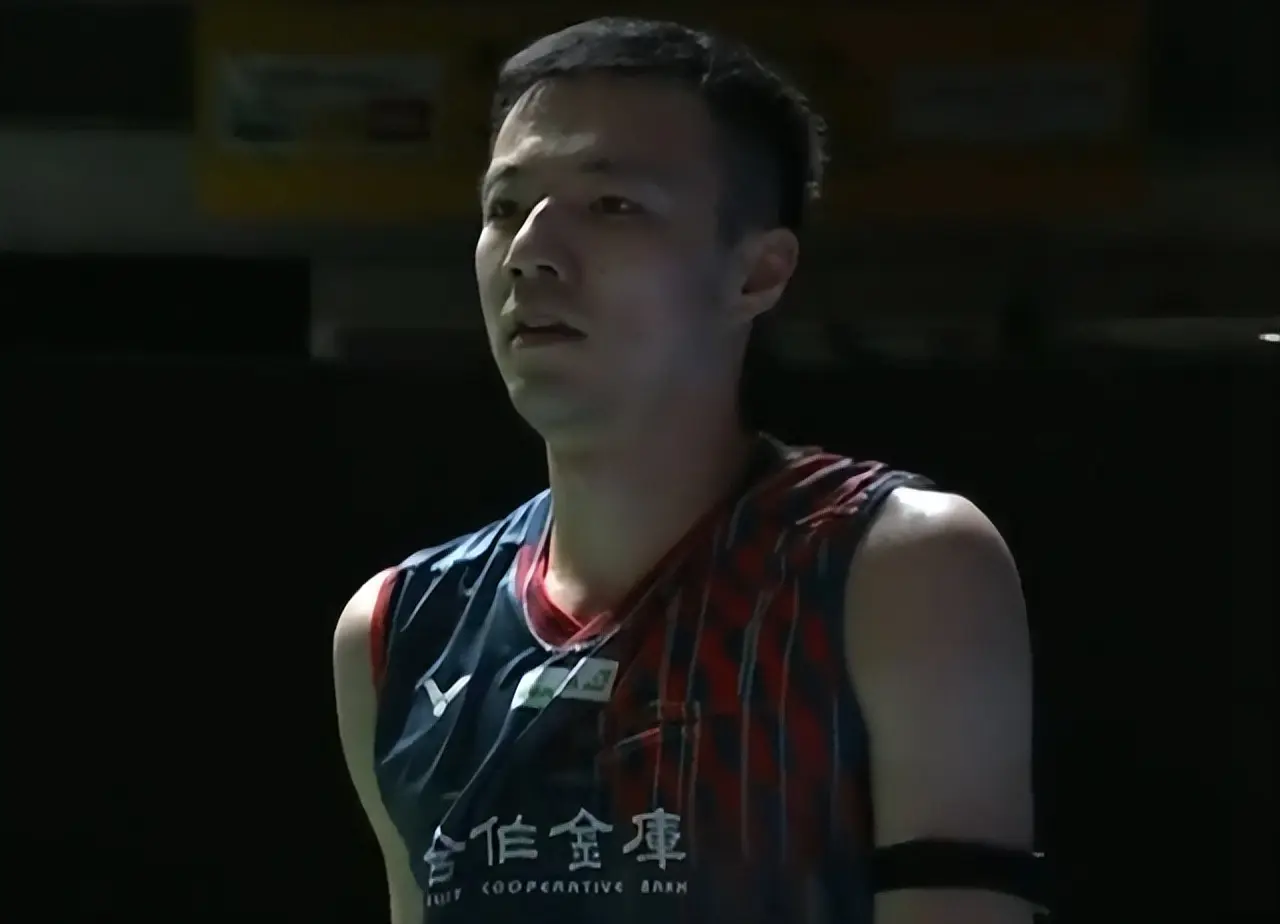 2-0！石宇奇挺进四强，守住国羽男单夺冠希望，陈雨菲完败安洗莹
