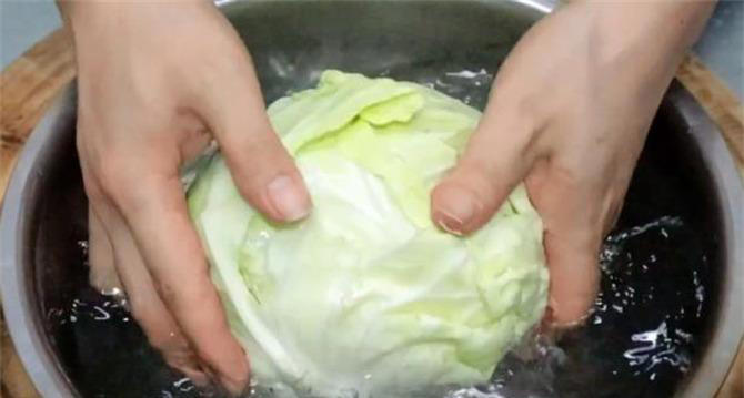 原来包菜炒粉条是这样做，难怪以前做的不好吃老粘锅，技巧在这里