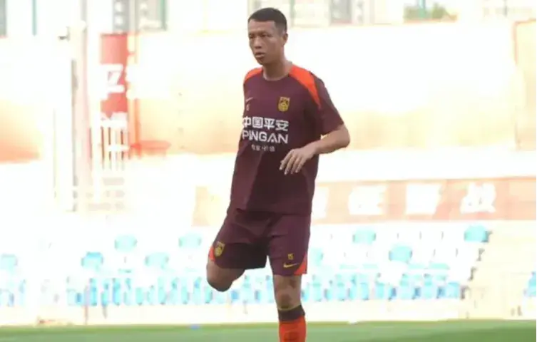 京沪大战抢戏东亚杯？高天意停赛引争议，申花操作遭怒批！