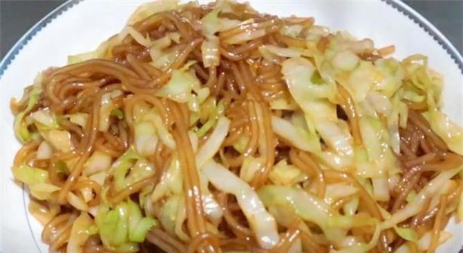 原来包菜炒粉条是这样做，难怪以前做的不好吃老粘锅，技巧在这里