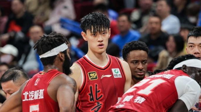 媒体人：中国男篮已返回北京，曾凡博今日将前往国家队报道