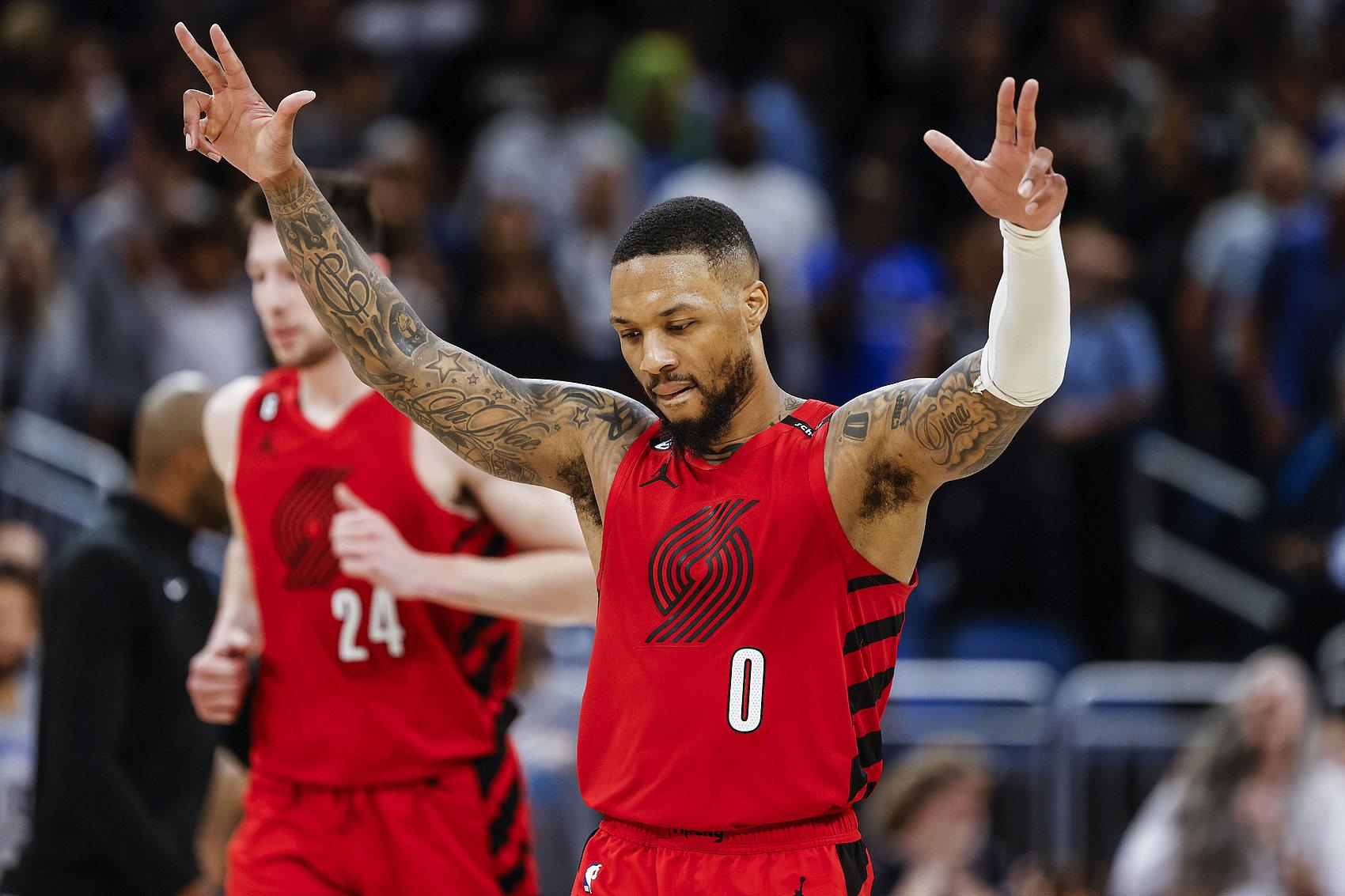 【NBA】开拓者以三年中产合同迎回利拉德