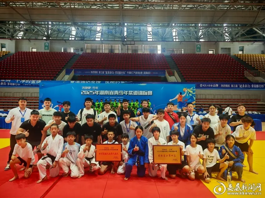 战高温创佳绩！娄底柔道健儿省青少年锦标赛勇夺2金2银10铜团体第四
