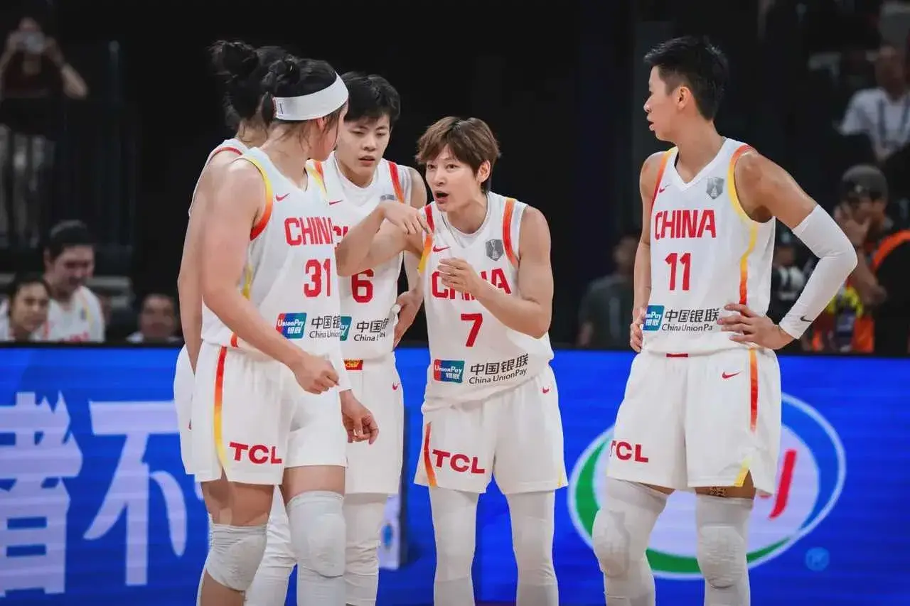 15分+33分大胜，亚洲杯4强出炉，中国女篮迎2点不利，夺冠压力大