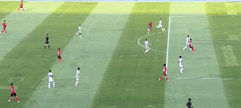 中超|上海海港3-1亚泰重返前三 现场无人机逼停比赛