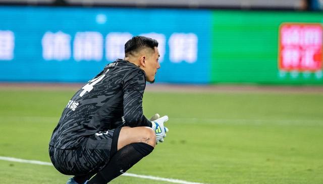 韩鹏执教泰山队首秀，年轻球员上位，山东泰山VS大连英博首发阵容