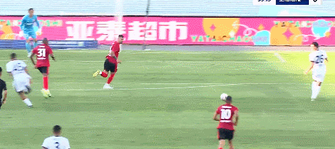 中超|上海海港3-1亚泰重返前三 现场无人机逼停比赛