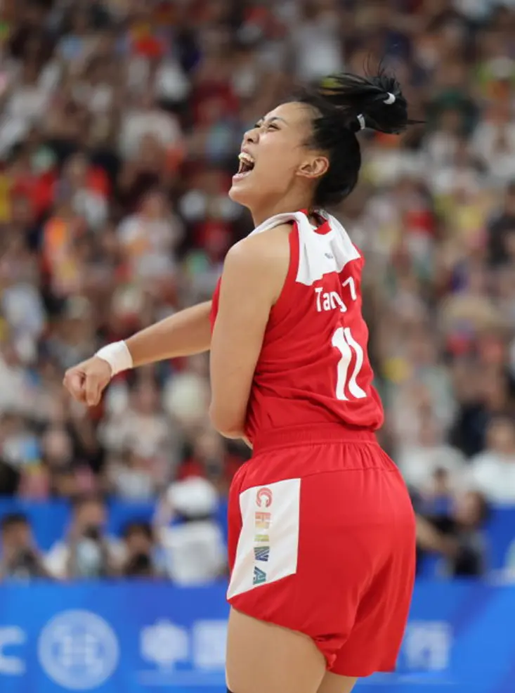 狂赢32分！女篮开门红，刘禹彤半场11+2打卡下班，陈玉婕怒砍19+4