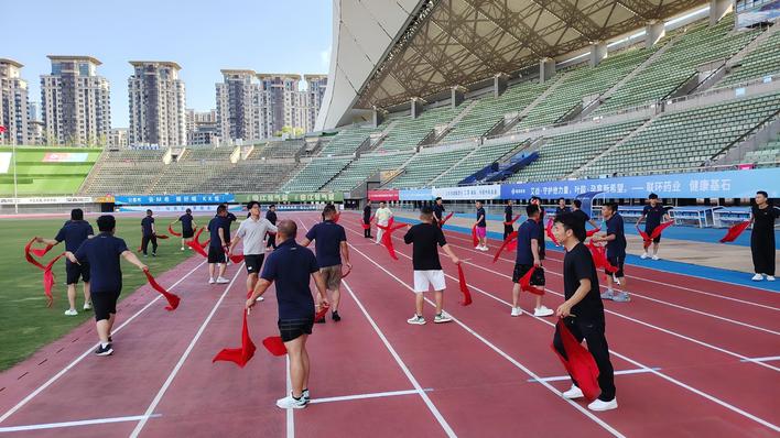 陕北老腰鼓来扬“拉气氛”