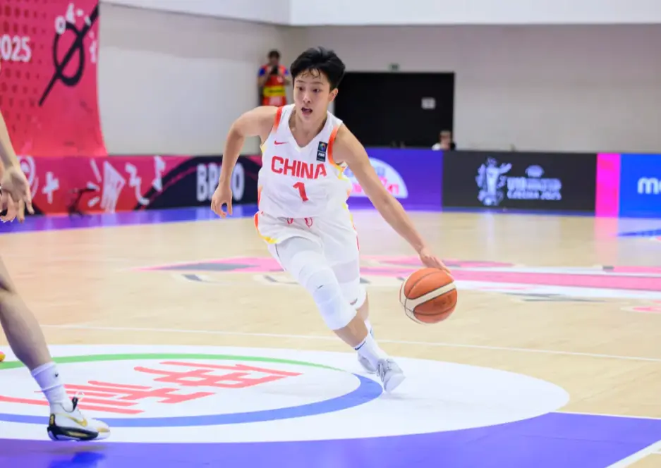 世青赛篮板王+得分第三！国青小将必接班李梦 她与张子宇是绝配