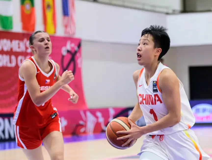 世青赛篮板王+得分第三！国青小将必接班李梦 她与张子宇是绝配
