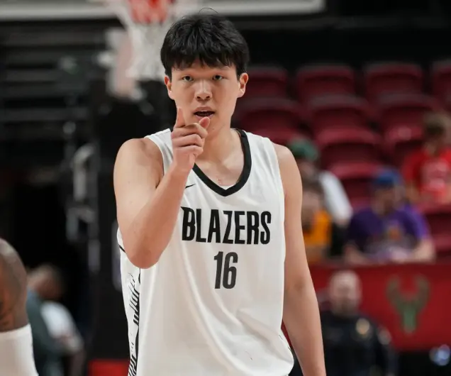 杨瀚森提前退出夏联！4战场均至少10+5闪耀赌城 自我总结要奖罚分明