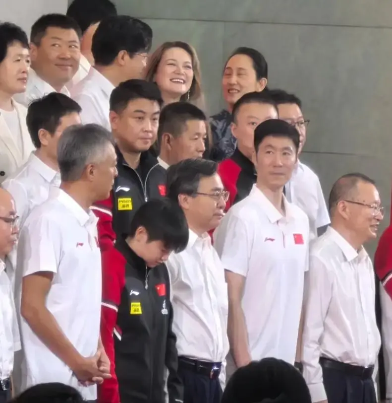 国乒大合照，暴露真实地位，王楚钦、王曼昱靠边站，C位实至名归