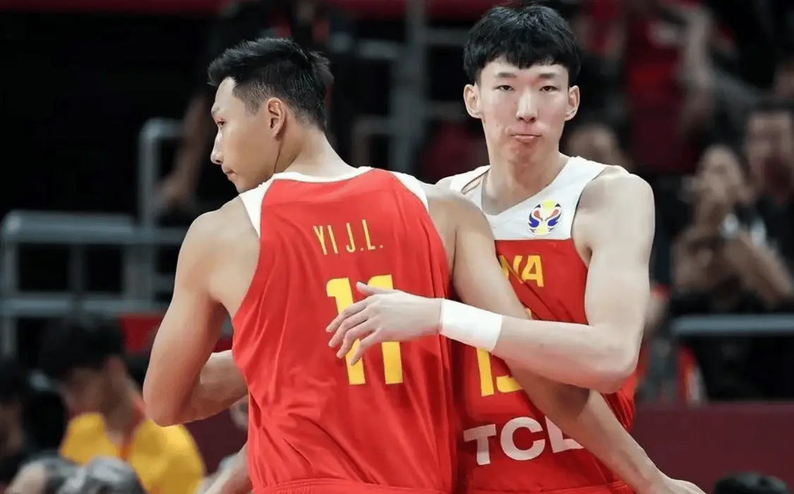 比阿联周琦姿态更低！杨瀚森认知清醒，球迷：正视不足的态度比数据更可贵