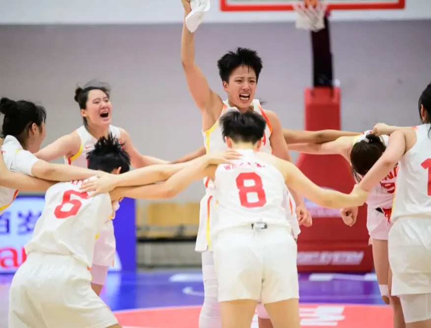 世青赛篮板王+得分第三！国青小将必接班李梦 她与张子宇是绝配