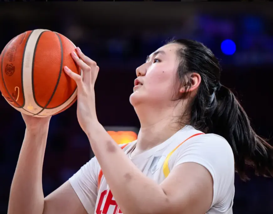世青赛篮板王+得分第三！国青小将必接班李梦 她与张子宇是绝配