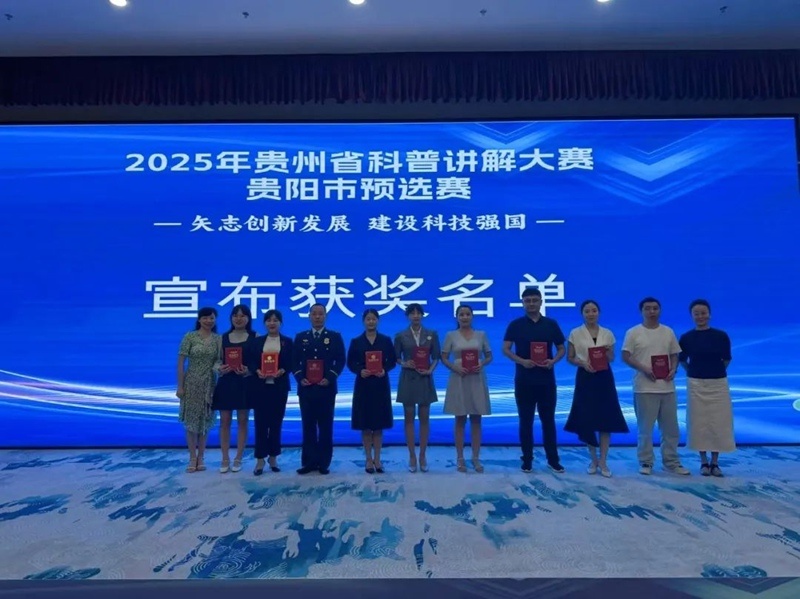 李丽婷获优秀奖。