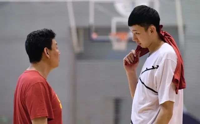 前男篮主帅李楠：妻子43岁为他生二胎，儿子是2米10篮球小巨人