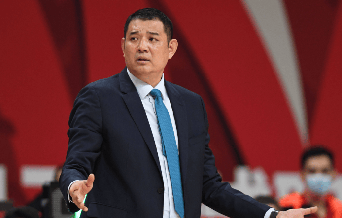巩晓彬：杨瀚森脚步应该比我好，希望他尽情发挥篮球天赋