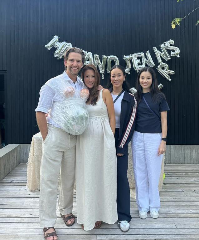 43岁谢婷婷九月孕肚打网球，夺冠笑傲赛场，她咋这么敢拼？
