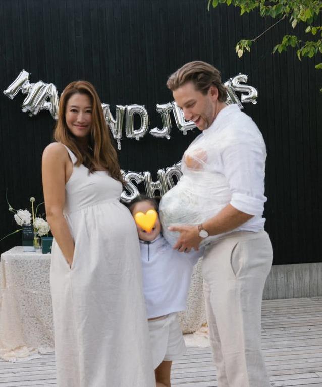 43岁谢婷婷九月孕肚打网球，夺冠笑傲赛场，她咋这么敢拼？