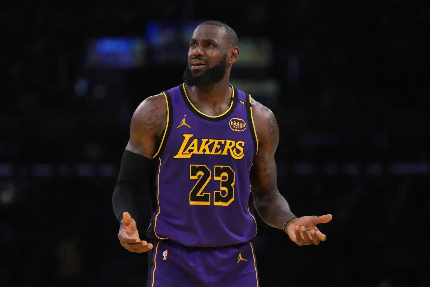 NBA高管称詹姆斯没有重返骑士是最大的错误，不应该继续留在湖人